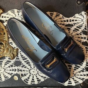 Chic Navy Leather Loafers with Gold Accent - Classic Slip-On Flats